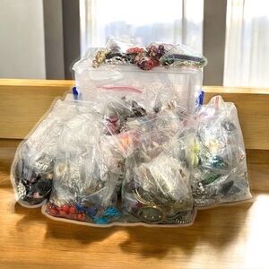 3Ilbs of mystery jewelry lot